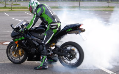 Kawasaki Trail Bike / Hit The Trails: Unleash Your Inner…